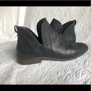 Lucky Brand | Pointed Toe Ankle Bootie | Black | 7